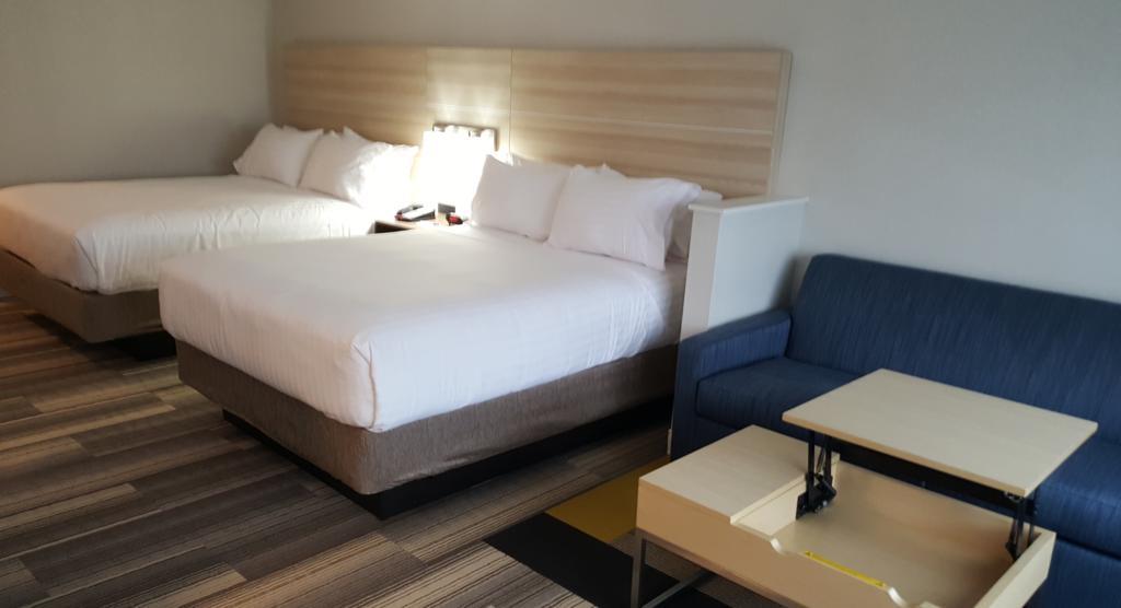 Queen Suite Two Queen Beds