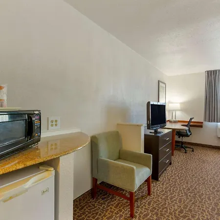 Quality Inn Alexis Rd-3